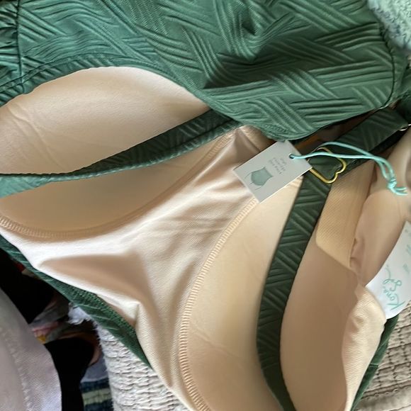 Kona Sol Women’s Green Puckered One Piece High Coverage Bathing Suit NEW 16W - Picture 12 of 14